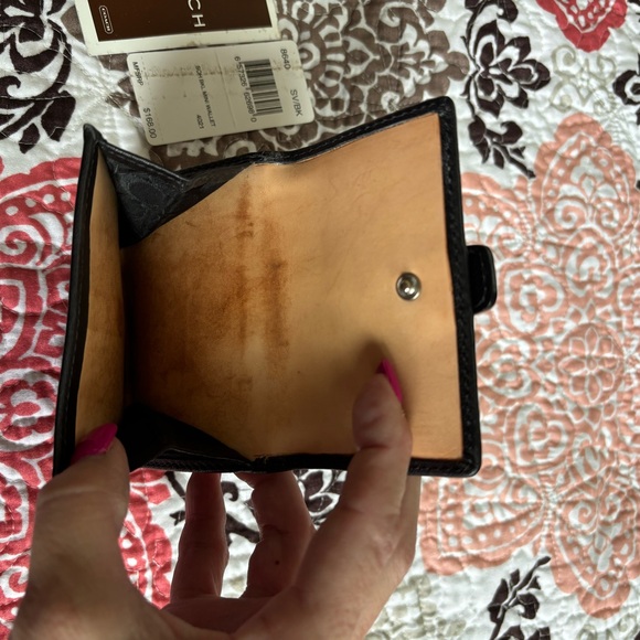 COACH small wallet. I purchased this off of Poshmark. Ready to rotate. - Picture 3 of 5